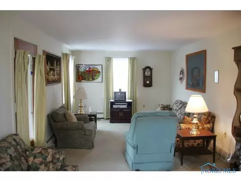 1025 Grasser St, Oregon, OH 43616 photo 4