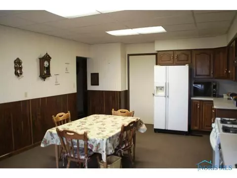 1025 Grasser St, Oregon, OH 43616 photo 6