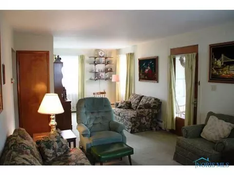 1025 Grasser St, Oregon, OH 43616 photo 3