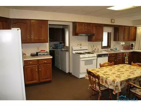 1025 Grasser St, Oregon, OH 43616 photo 7