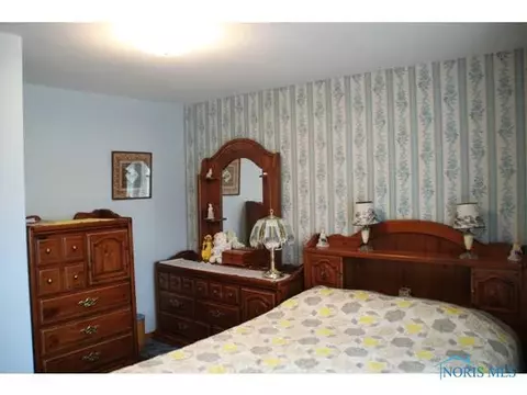 1025 Grasser St, Oregon, OH 43616 photo 8