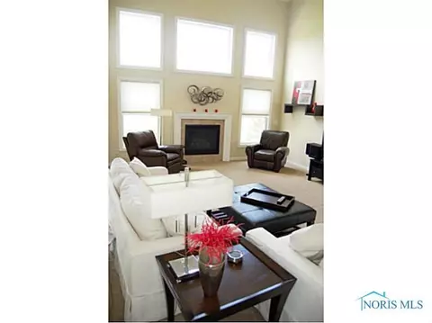 8817 White Eagle E, Sylvania, OH 43560 photo 5