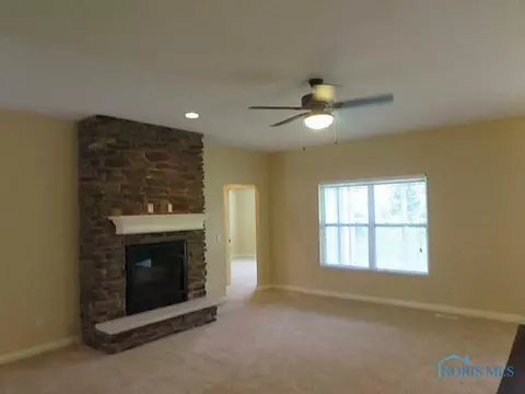 4656 Lakeside Dr, Maumee, OH 43537 photo 3