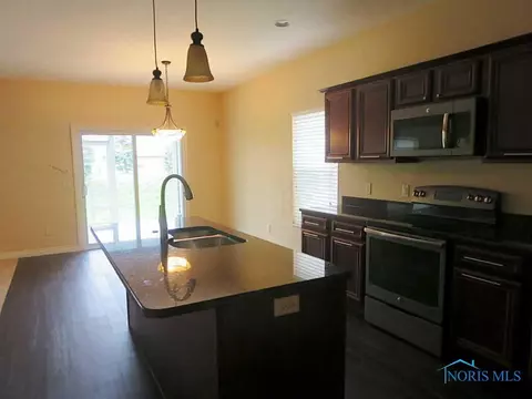 4656 Lakeside Dr, Maumee, OH 43537 photo 5