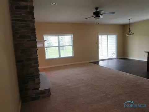 4656 Lakeside Dr, Maumee, OH 43537 photo 2