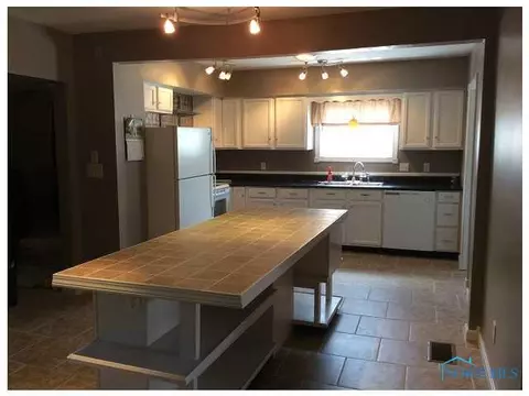 528 S Beech St, Bryan, OH 43506 photo 2