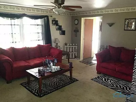 1904 Middle Ct, Bryan, OH 43506 photo 2