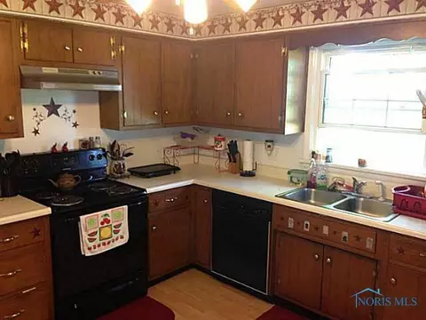 1904 Middle Ct, Bryan, OH 43506 photo 3