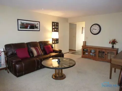 108 Oak Meadows Dr, Bryan, OH 43506 photo 3
