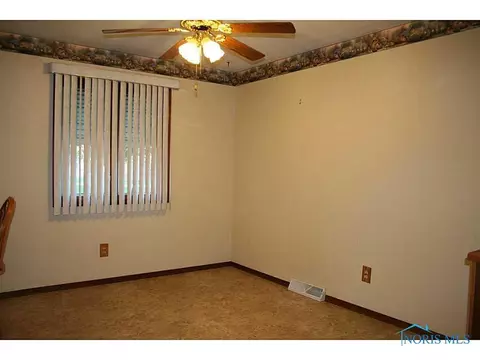 3112 Springtime Dr, Oregon, OH 43616 photo 6