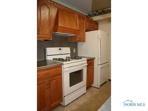 3112 Springtime Dr, Oregon, OH 43616 photo 5