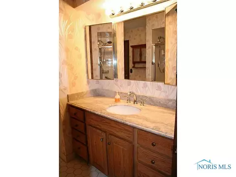 3112 Springtime Dr, Oregon, OH 43616 photo 9