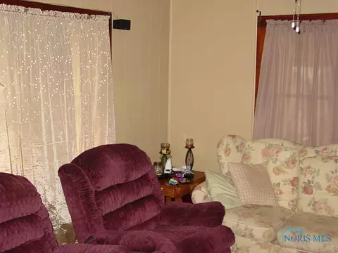 727 S Walnut St, Bryan, OH 43506 photo 5