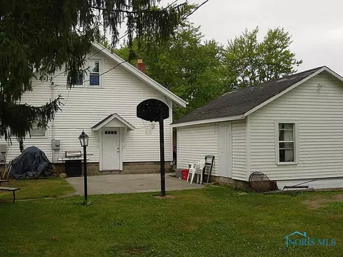 727 S Walnut St, Bryan, OH 43506 photo 2
