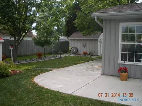 1102 Bavarian Ln, Bryan, OH 43506 photo 2