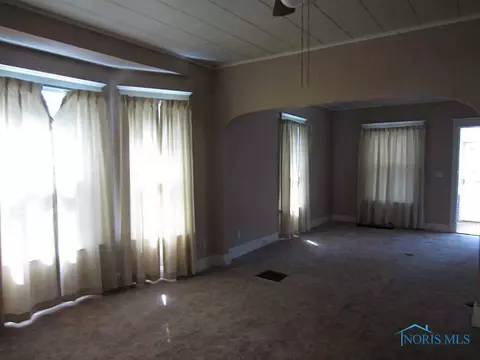 319 E Dudley, Maumee, OH 43537 photo 2
