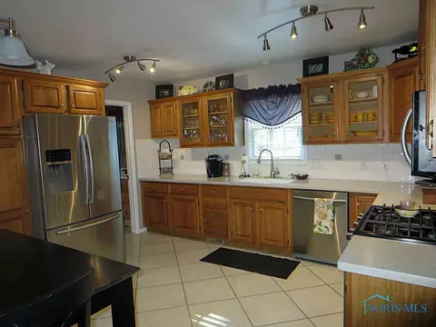 2221 Maple Tree Dr, Maumee, OH 43537 photo 10