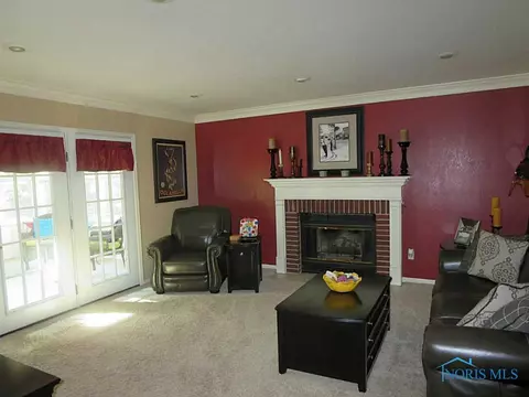 2221 Maple Tree Dr, Maumee, OH 43537 photo 2