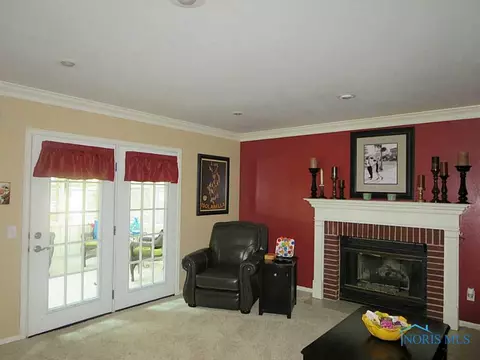 2221 Maple Tree Dr, Maumee, OH 43537 photo 4