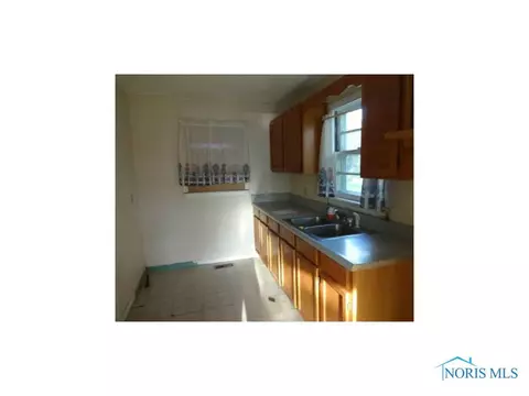 819 S Walnut St, Bryan, OH 43506 photo 3
