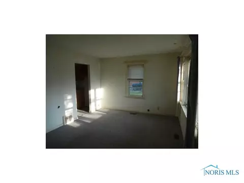 819 S Walnut St, Bryan, OH 43506 photo 2