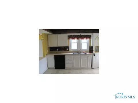 1301 E 2nd St, Ottawa, OH 45875 photo 2