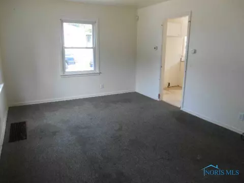 1126 Searles Rd, Toledo, OH 43607 photo 3