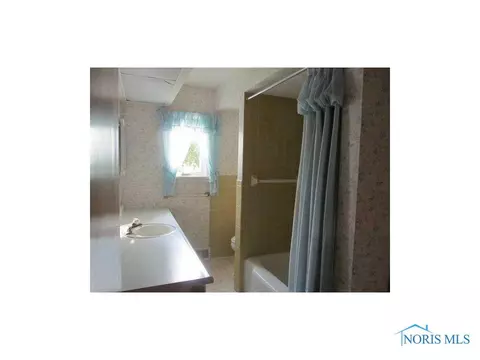 602 Adrian St, Delta, OH 43515 photo 6