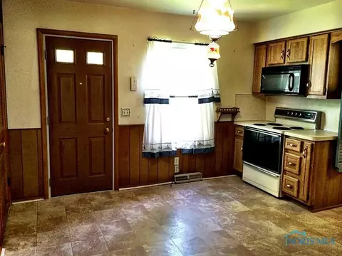 876 Cherry Ln, Waterville, OH 43566 photo 6