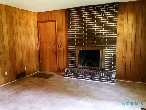 876 Cherry Ln, Waterville, OH 43566 photo 2