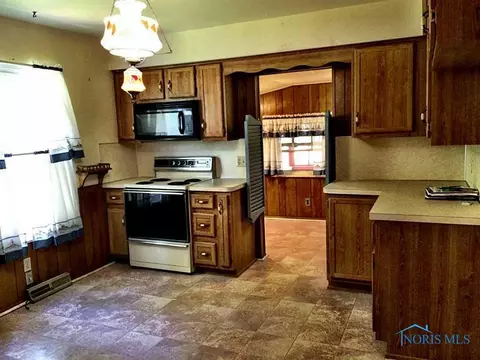 876 Cherry Ln, Waterville, OH 43566 photo 5