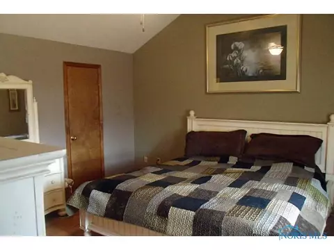 400 E Perry St, Walbridge, OH 43465 photo 10