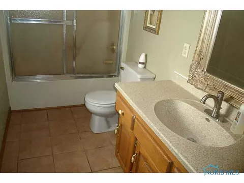 400 E Perry St, Walbridge, OH 43465 photo 9