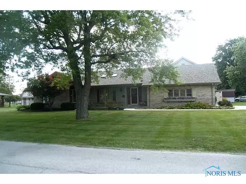 400 E Perry St, Walbridge, OH 43465 photo 1