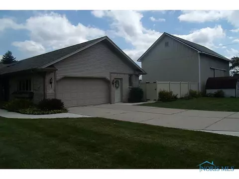 400 E Perry St, Walbridge, OH 43465 photo 2
