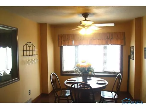 400 E Perry St, Walbridge, OH 43465 photo 7