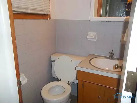 359 E Main St, Oak Harbor, OH 43449 photo 9