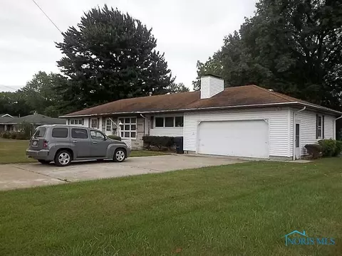 359 E Main St, Oak Harbor, OH 43449 photo 2