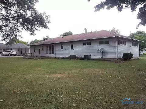 359 E Main St, Oak Harbor, OH 43449 photo 3