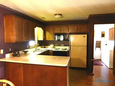 208 Brown Dr, Bryan, OH 43506 photo 4
