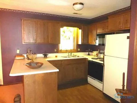 208 Brown Dr, Bryan, OH 43506 photo 5