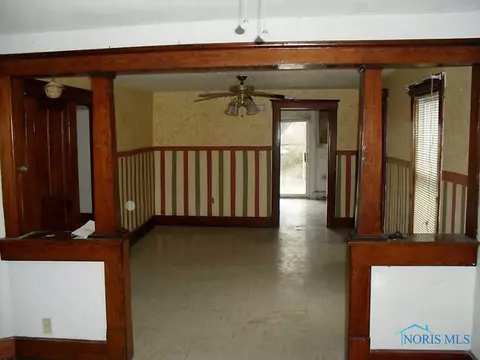 28183 E Broadway St, Walbridge, OH 43465 photo 4