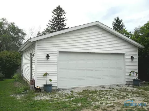 28183 E Broadway St, Walbridge, OH 43465 photo 3