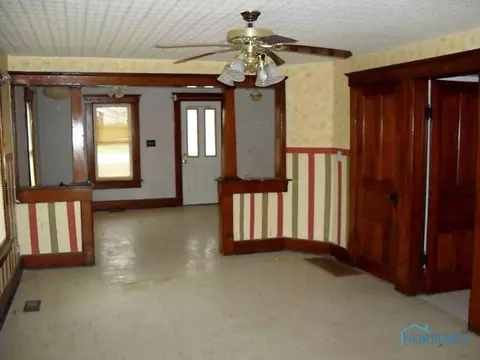 28183 E Broadway St, Walbridge, OH 43465 photo 5
