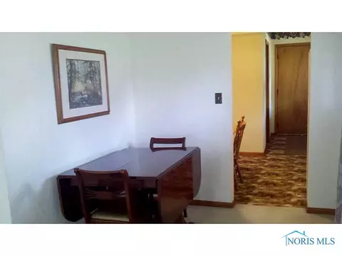 105 Warner, Walbridge, OH 43465 photo 3