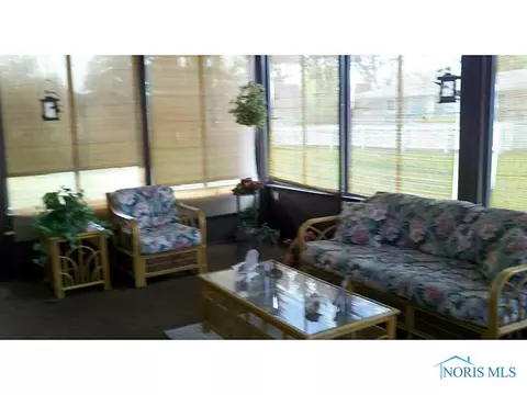 105 Warner, Walbridge, OH 43465 photo 12