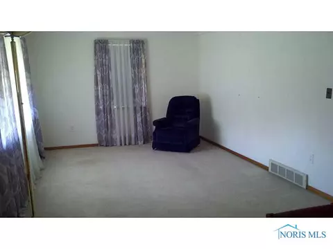 105 Warner, Walbridge, OH 43465 photo 2