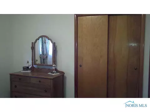 105 Warner, Walbridge, OH 43465 photo 8