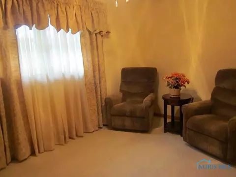 105 Warner, Walbridge, OH 43465 photo 9