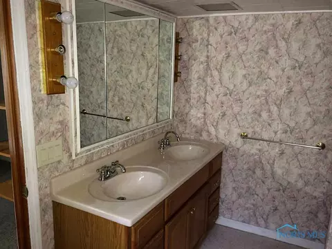 222 Cherry St, Holgate, OH 43527 photo 9